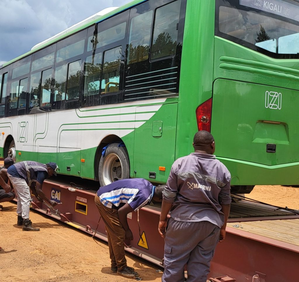 Fleet manager IZI Rwanda begins electrification of Kigali's buses © IZI