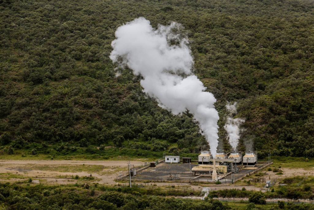 KENYA : Toshiba va remplacer les turbines de la centrale géothermique d’Olkaria I © Matyas Rehak/Shutterstock