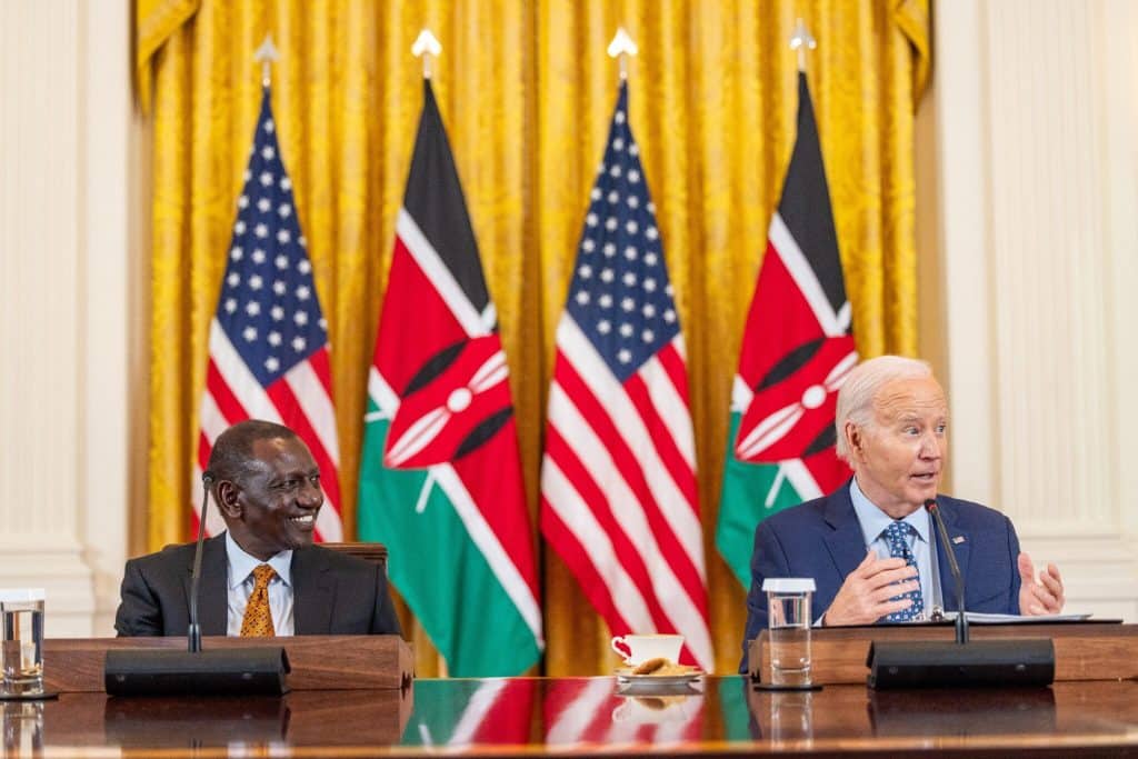 Kenyan president returns from Washington with $200m for sustainable housing and EVs ©Kenya presidency
