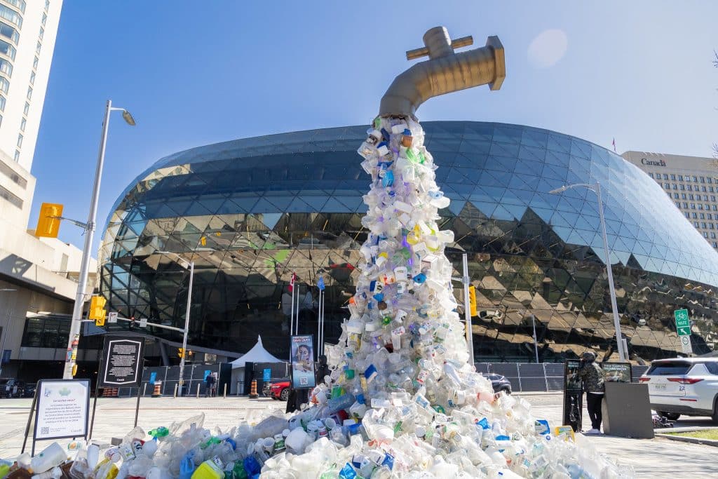 Traité mondial contre la pollution plastique : pas d’avancées notables à Ottawa©Pnue