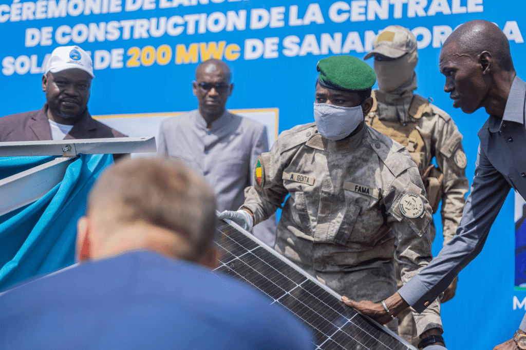 Dans l’urgence, le russe NovaWind va déployer 200 MWc d’énergie solaire au Mali © Présidence du Mali