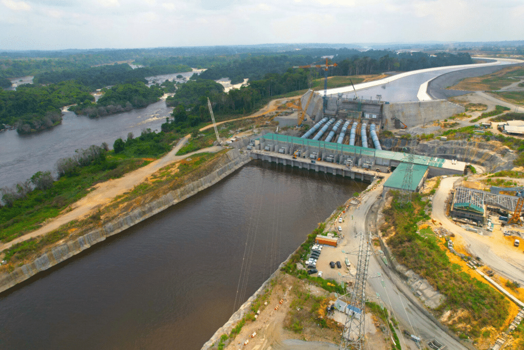 Le barrage de Nachtigal injecte ses premiers MW dans le réseau électrique du Cameroun © NHPC