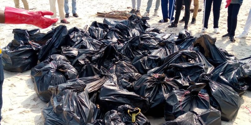 CONGO : débarrassée des déchets, la plage de Pointe-Noire retrouve son attractivité © Carrel Stephen Vouidibio/Shutterstock